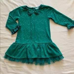 Youngland festive green 3/4 top